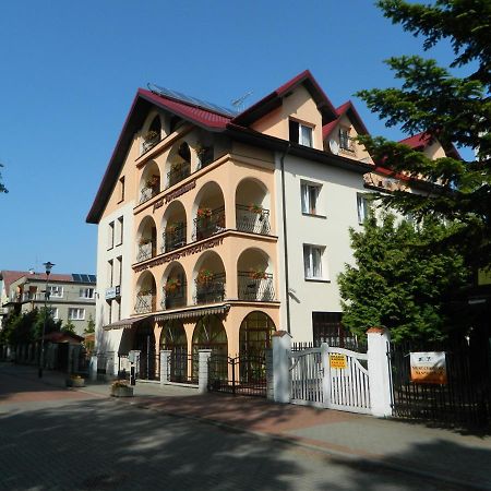 Pod Arkadami Hotel Darlowko Buitenkant foto