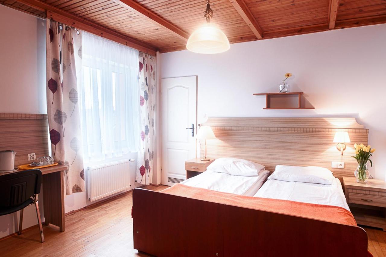 Pod Arkadami Hotel Darlowko Buitenkant foto