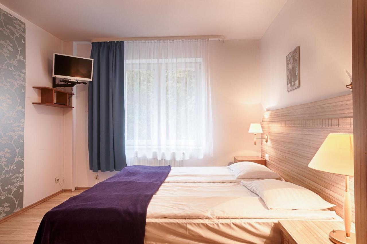 Pod Arkadami Hotel Darlowko Buitenkant foto