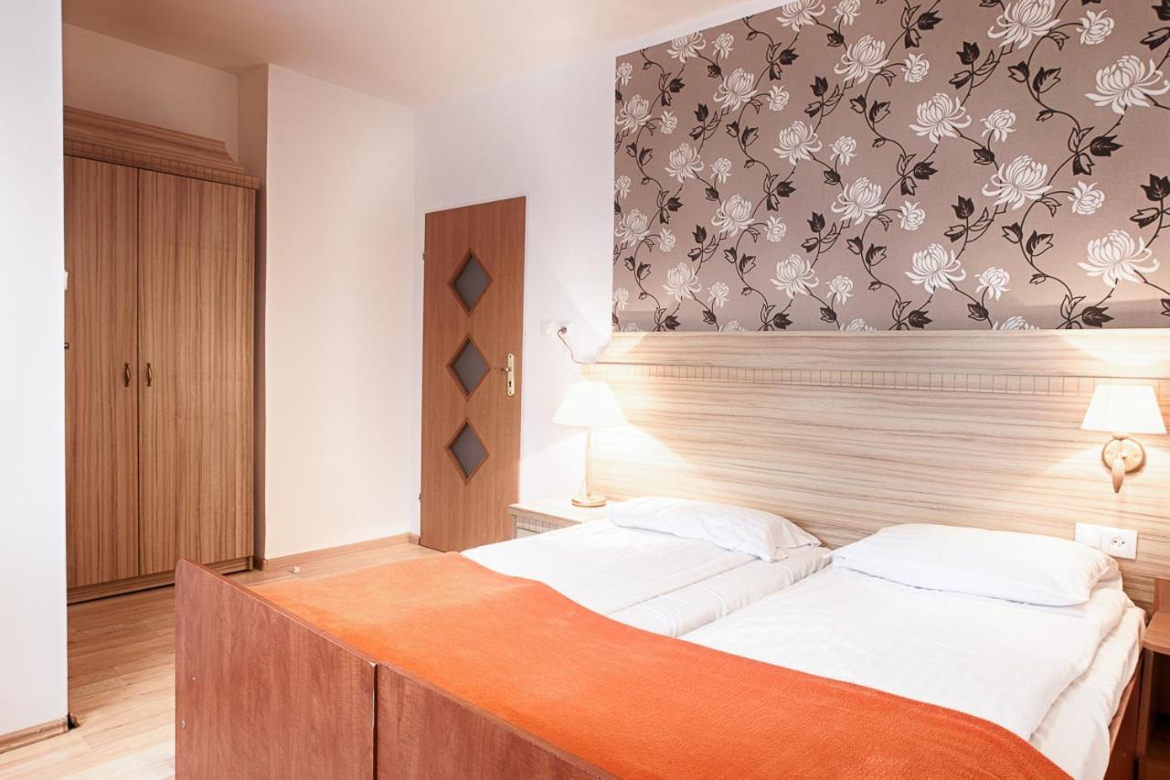 Pod Arkadami Hotel Darlowko Buitenkant foto