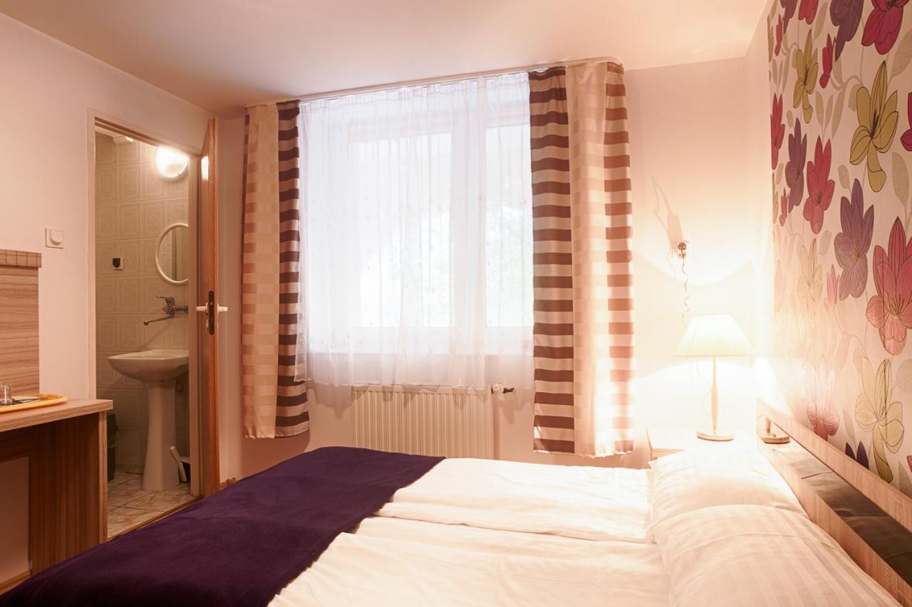 Pod Arkadami Hotel Darlowko Buitenkant foto