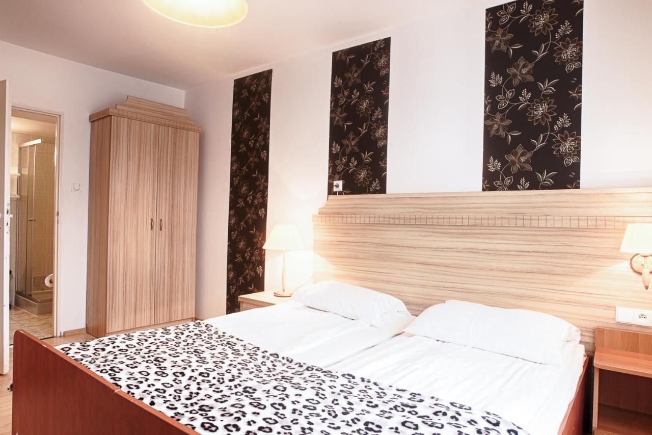 Pod Arkadami Hotel Darlowko Buitenkant foto