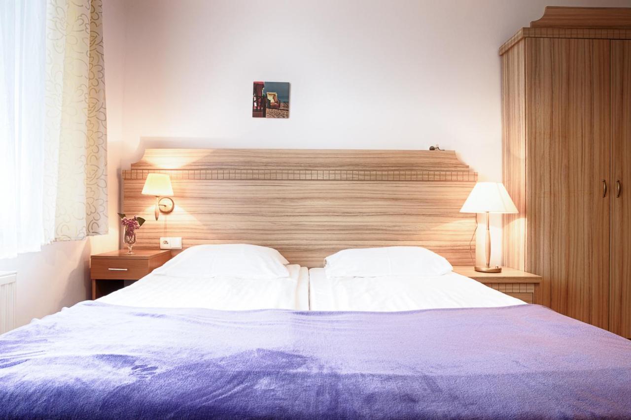 Pod Arkadami Hotel Darlowko Buitenkant foto